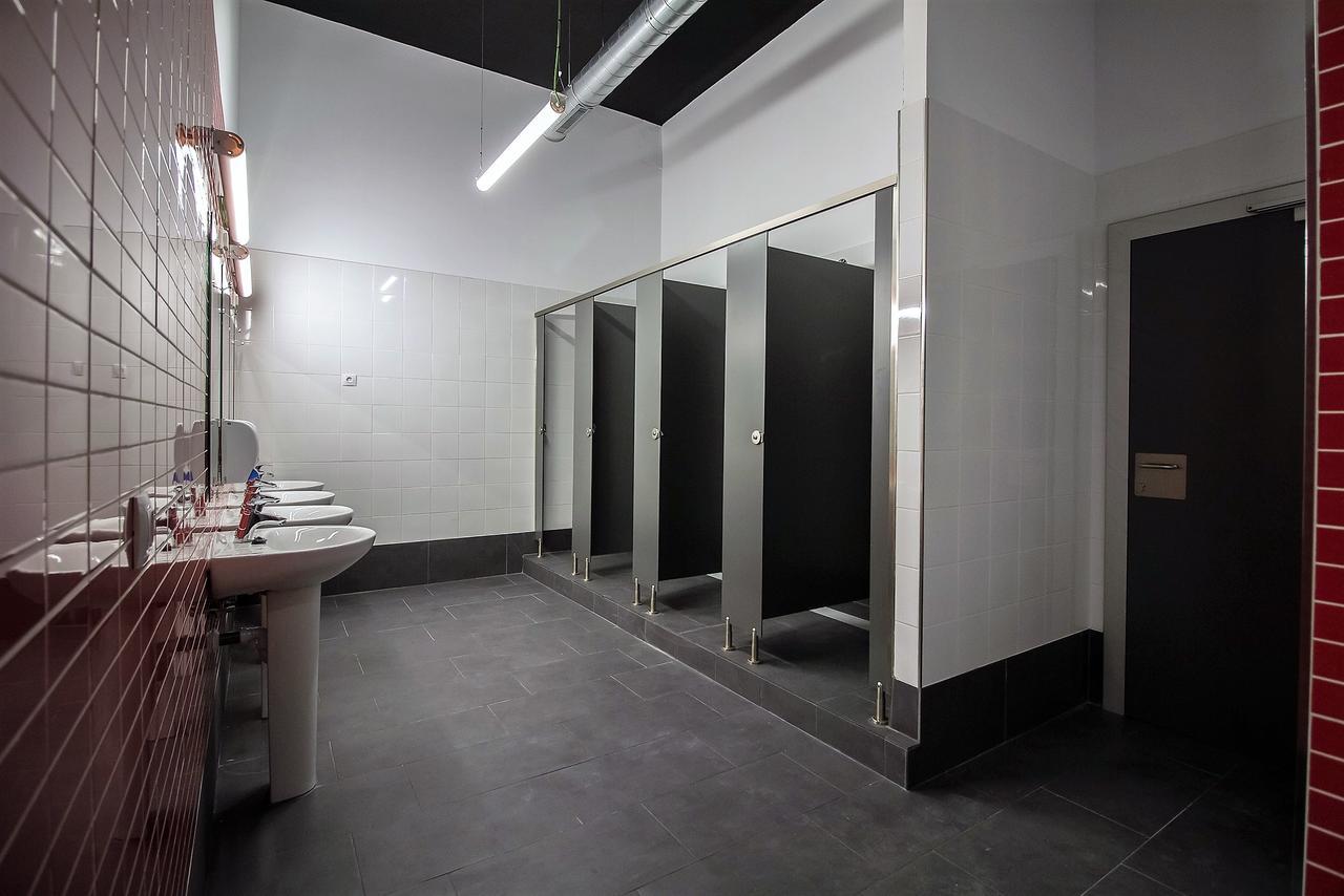 Hostel Iron *